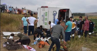 بالصور.. مصرع 5 أشخاص بانقلاب سيارة شمال تركيا
