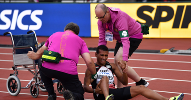 بالصور.. إصابة المتسابق المصرى فى بطولة العالم لسباق 800 متر بلندن