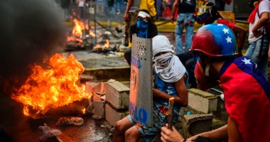 بالصور.. استمرار أعمال العنف الدامية فى فنزويلا 