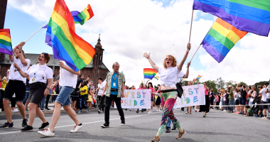 بالصور.. مسيرات للمثليين فى ألمانيا والسويد للاحتفال بـ"موكب جاى السنوى"