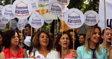 بالصور.. تظاهرة للدفاع عن حقوق المرأة فى العاصمة التركية أنقرة