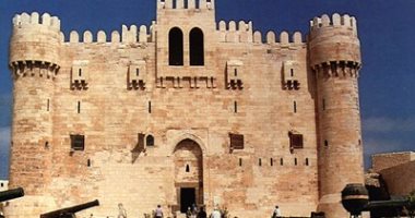 توافد الزوار على قلعة قيتباى بالإسكندرية بأول أيام العيد ومد الزيارة ساعة