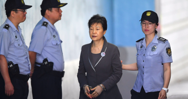 بالصور..محاكمة رئيسة كوريا الجنوبية السابقة ونائب رئيس سامسونج بقضايا فساد