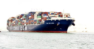 مهاب مميش : عبور 54 سفينة بحمولة 2.7 مليون طن قناة السويس