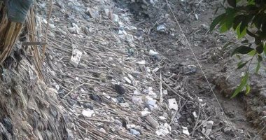 القمامة تعطل عملية الرى فى الترعة الرئيسية لقرية النجع المستجد بسوهاج