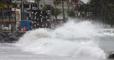 بالصور.. العاصفة "فرانكلين" تتجه صوب شواطئ جزيرة "يوكاتان" بالمكسيك