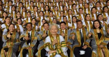 عجوز تايلاندية تتخرج فى الجامعة بعد بلوغها الـ91 عاما