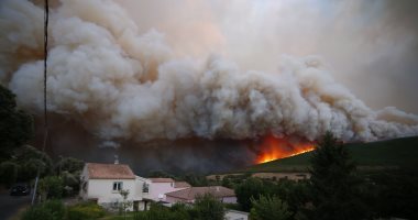 بالصور.. إجلاء 700 شخص من جزيرة كورسيكا الفرنسية بسبب الحرائق