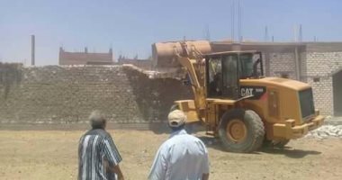 إزالة 8 منازل صادر لها قرارات إزالة لطرفى الخصومة الثأرية بكوم هتيم أبوتشت