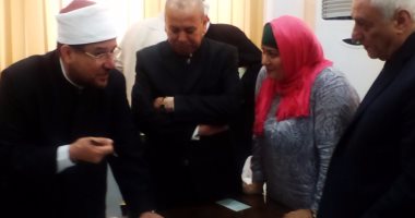 وزير الأوقاف لغادة صقر: ادينى بيان بالأراضى المستولى عليها مش عاوز كلام مرسل