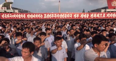 بالصور.. شعب كوريا الشمالية يخرج فى مظاهرات حاشدة لدعم حكومته ضد واشنطن