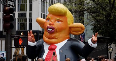 بالصور.. معارضو ترامب يشبهونه بـ"الفأر العملاق" بمظاهرات فى نيويورك