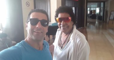 بالفيديو والصور.. محمد منير يصل مطار قرطاج بتونس اليوم استعدادا لحفله يوم 18 أغسطس 