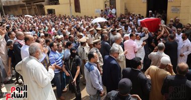 بالصور.. محافظ المنوفية ومدير الأمن يتقدمان جنازة الشهيد تامر عبدالحافظ