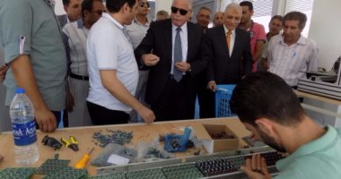 بالفيديو.. محافظ جنوب سيناء يتفقد أول مصنع للمبات "الليد" 