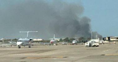 ننشر الصور الأولى من حريق ضخم اندلع بالقرب من مطار برشلونة
