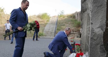 بالصور.. الرئيس الروسى يزور نصب تذكارى يرجع إلى الحرب العالمية الثانية