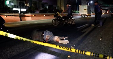 بالصور.. بطلقة فى الرأس.. شرطة الفلبين تصفى تجار المخدرات علنا فى الشوارع 