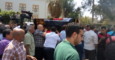 بالصور.. توافد العشرات على مسجد الحمد بالمقطم لتشييع جنازة رفعت السعيد