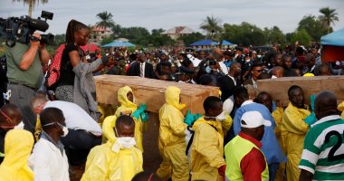 بالصور.. سيراليون تدفن 461 ضحية فى الانهيار الطينى واستمرار البحث عن مفقودين