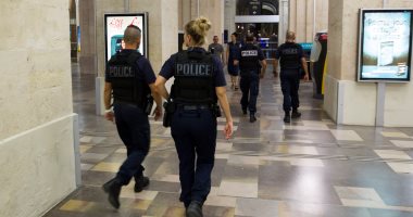 وزيرة الدفاع الفرنسية: إلقاء القبض على رجل هاجم دورية شرطة فى باريس