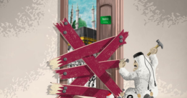 كاريكاتير يسخر من القرضاوى ومنع قطر حجاجها السفر للأراضى المقدسة