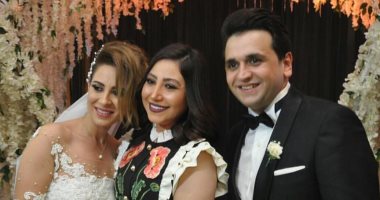 بوسى تنشر صورة مع مصطفى خاطر من زفافه على إنستجرام