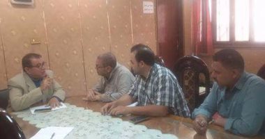 رئيس مدينة أشمون يلتقى المواطنين لحل مشاكلهم ويطلق حملة تموينية مكبرة