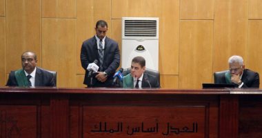 تأجيل إعادة محاكمة مرسى و27 آخرين بقضية اقتحام الحدود لـ 14 يناير