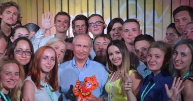 الرئيس الروسى يلتقى فنانين شباب لدعم المشاريع الفنية