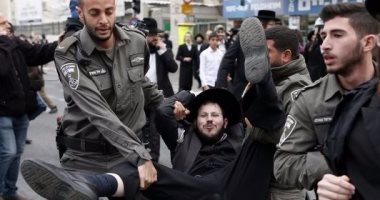 اشتباكات بين الشرطة الإسرائيلية والحريديم فى القدس بسبب التجنيد.. صور
