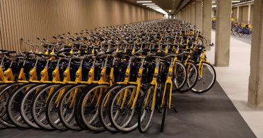 بالصور..هولندا تبنى أكبر موقف للدراجات بسعة 12500 دراجة بسبب الزحام