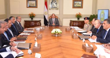 السيسي يبحث مع رئيس الحكومة و7 وزراء الاستعدادات لعيد الأضحى 