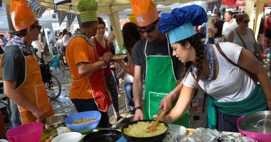 بالصور.. مسابقة طبخ "التورتيا" بمدينة بيلباو بشمال إسبانيا