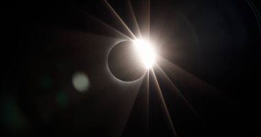 مارك زوكربيرج ينشر صور لكسوف الشمس من ولاية أوريجون