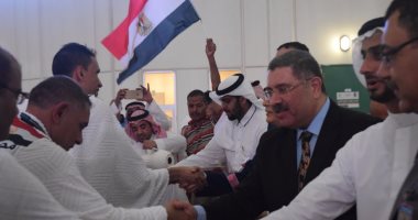 بالصور.. القنصل العام فى جدة يستقبل الحجاج المصريين بالمطار 