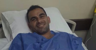 شاهد أحمد عيد عبد الملك بعد إجراء عملية غضروف الركبة
