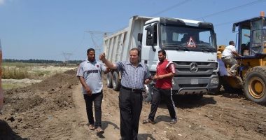  مساعد محافظ كفر الشيخ يتابع الأعمال الجارية بموقع مصنع الرمال السوداء ببلطيم 
