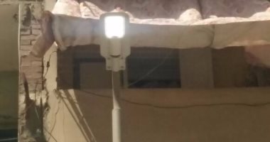 ترك أعمدة الكهرباء مضاءة نهارا فى شارع العروبة بالطالبية
