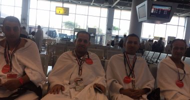 مساعد وزير الداخلية يودّع حجاج أسر الشهداء بمطار القاهرة