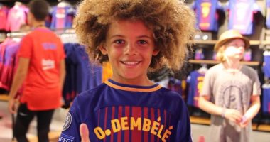 بالصور.. برشلونة يبدأ بيع قمصان ديمبلى للجماهير