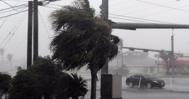 بالصور.. الإعصار العنيف "هارفى" يبدأ باجتياح سواحل ولاية تكساس الأمريكية