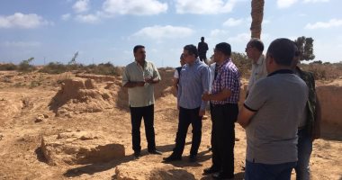 بالصور.. وزير الآثار يتفقد منطقة أم الرخم الأثرية بـ مرسى مطروح