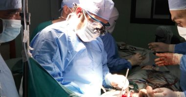 فريق مستشفى "الزقازيق" الجامعى يجرى جراحة عاجلة لعين تلميذ العاشر المفقوءة