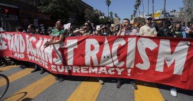 بالصور.. تظاهرات ضد العنصرية فى ولاية كاليفورنيا الأمريكية