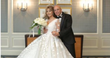 جنات تنشر صورة لها بالفستان الأبيض مع زوجها من حفل زفافها