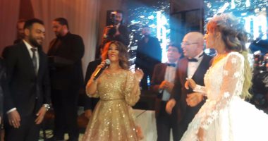الديفا سميرة سعيد تشعل حفل زفاف "جنات" بأغنية "هوا هوا"