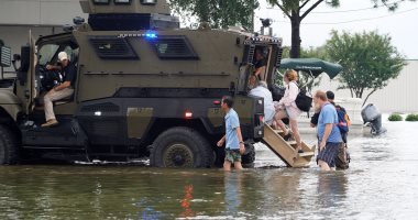 بالصور.. نشر 2000 جندى للمشاركة فى عمليات الإنقاذ بسبب إعصار هارفى بتكساس