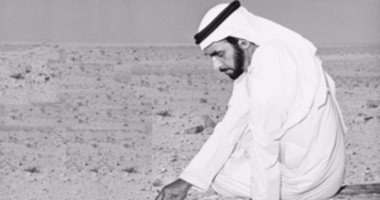 حاكم دبى ينشر صورة للشيخ زايد آل نهيان ويؤكد: رأيته يعمل 40 عاماً دون راحة