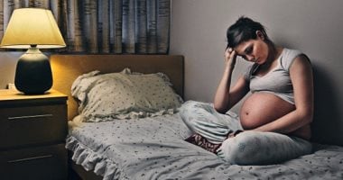 اكتئاب الحمل يدخل مرحلة الخطر.. دراسة تؤكد ارتفاع نسب الانتحار بين الحوامل.. وأطباء النفسية والنساء: التغيرات الهرمونية لدى الحوامل قاتلة.. والبكاء الشديد وإهمال الصحة والمظهر أهم الإنذارات